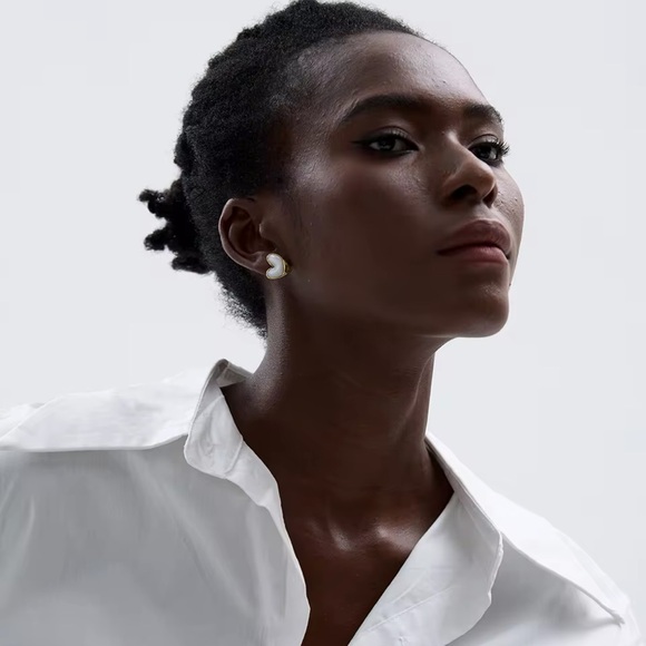 NWT Stainless Steel Faux Pearl Heart Earrings in Gold - Picture 5 of 9